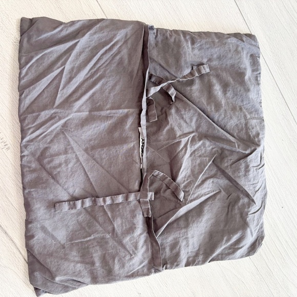 DKNY Donna Karan New York Gray Quilted Textured Pillow Cover Square 17” X 17” - Picture 4 of 5